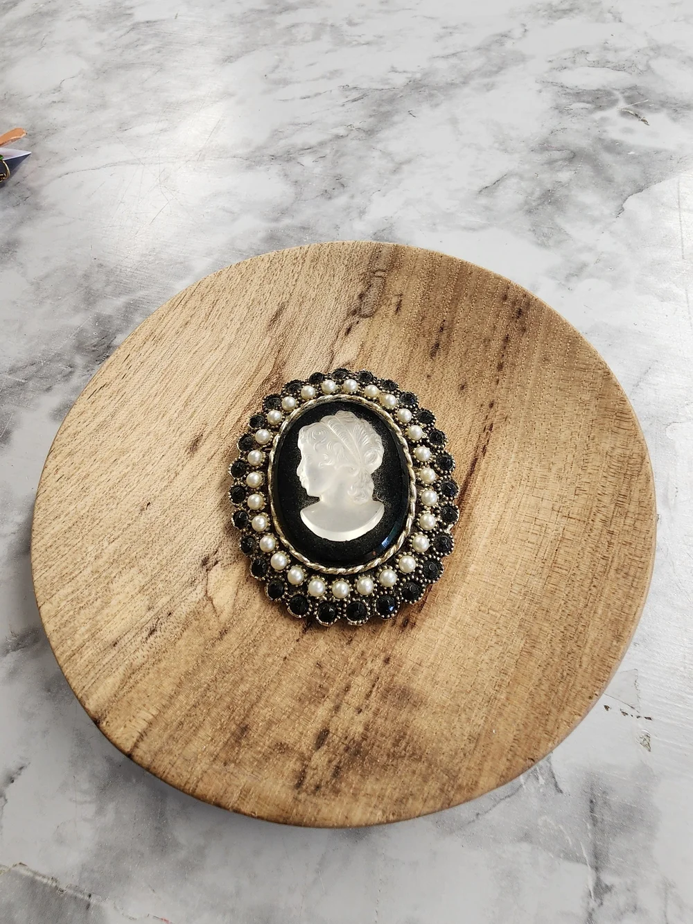 Vintage Black and White Mother Of Pearl Cameo Brooch